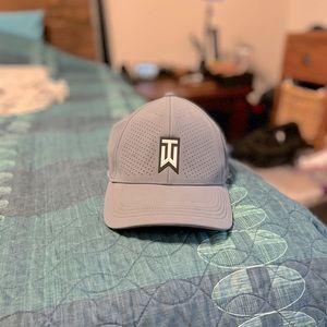 Tiger Woods Collection Flex Fit Mens Golf Hat